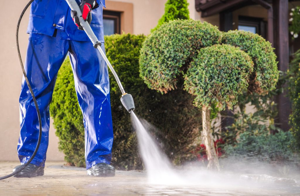 Pressure cleaning Asphalt driveway 